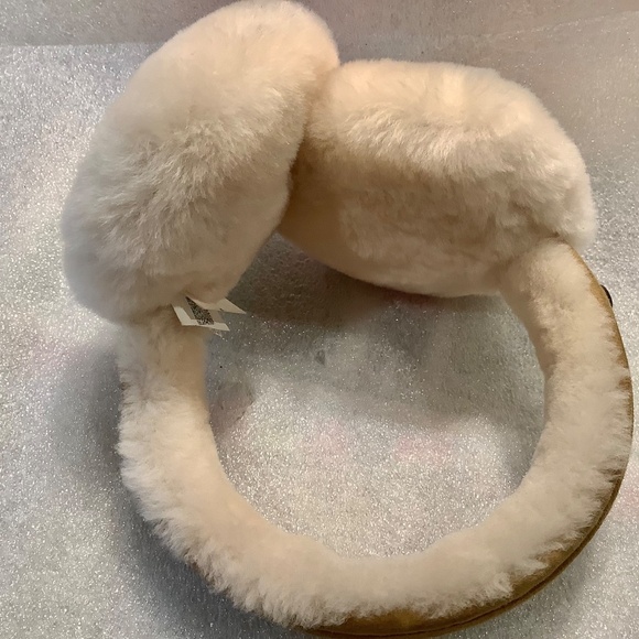 UGG Womens' Chestnut Dyed Shearling Ear Muffs One Size - Picture 10 of 10